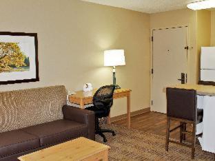 Extended America Select - Chicago - - Oak Brook Westmont