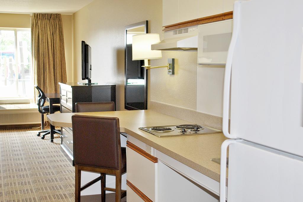 Extended America Select - Chicago - - Oak Brook Westmont